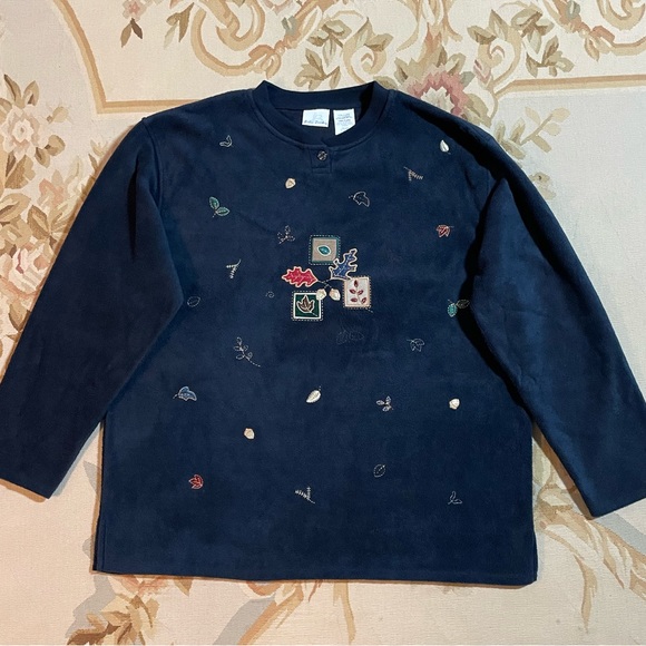 XL navy blue Bobbie Brooks top with leaves and acorns - Picture 2 of 9